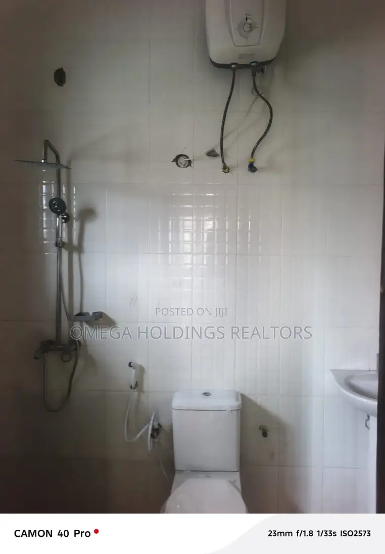 3bdrm Block of Flats in Akala Estate, Akobo for rent in Akobo