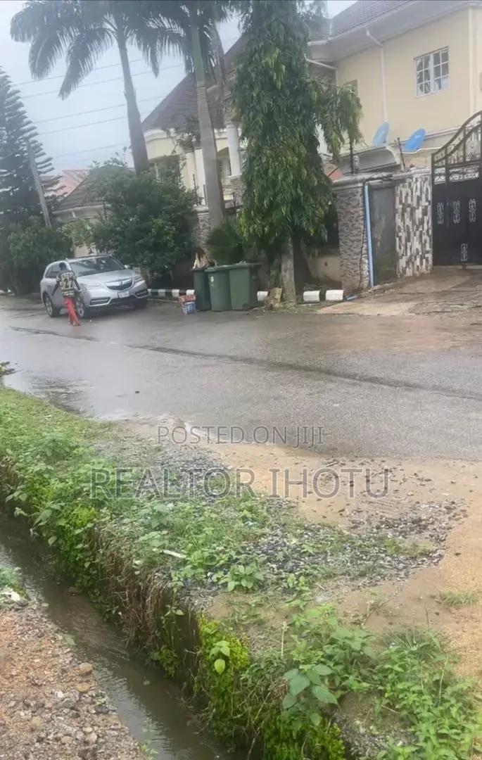 600sqm, Residential, FCDA C of O and Tarred Road in Dawaki