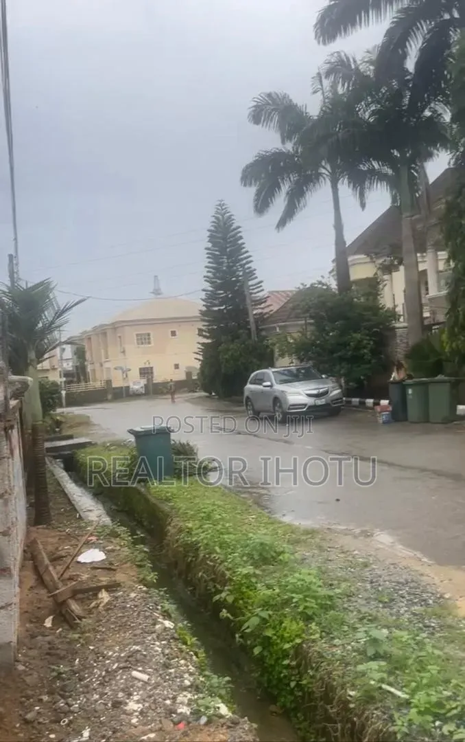 600sqm, Residential, FCDA C of O and Tarred Road in Dawaki