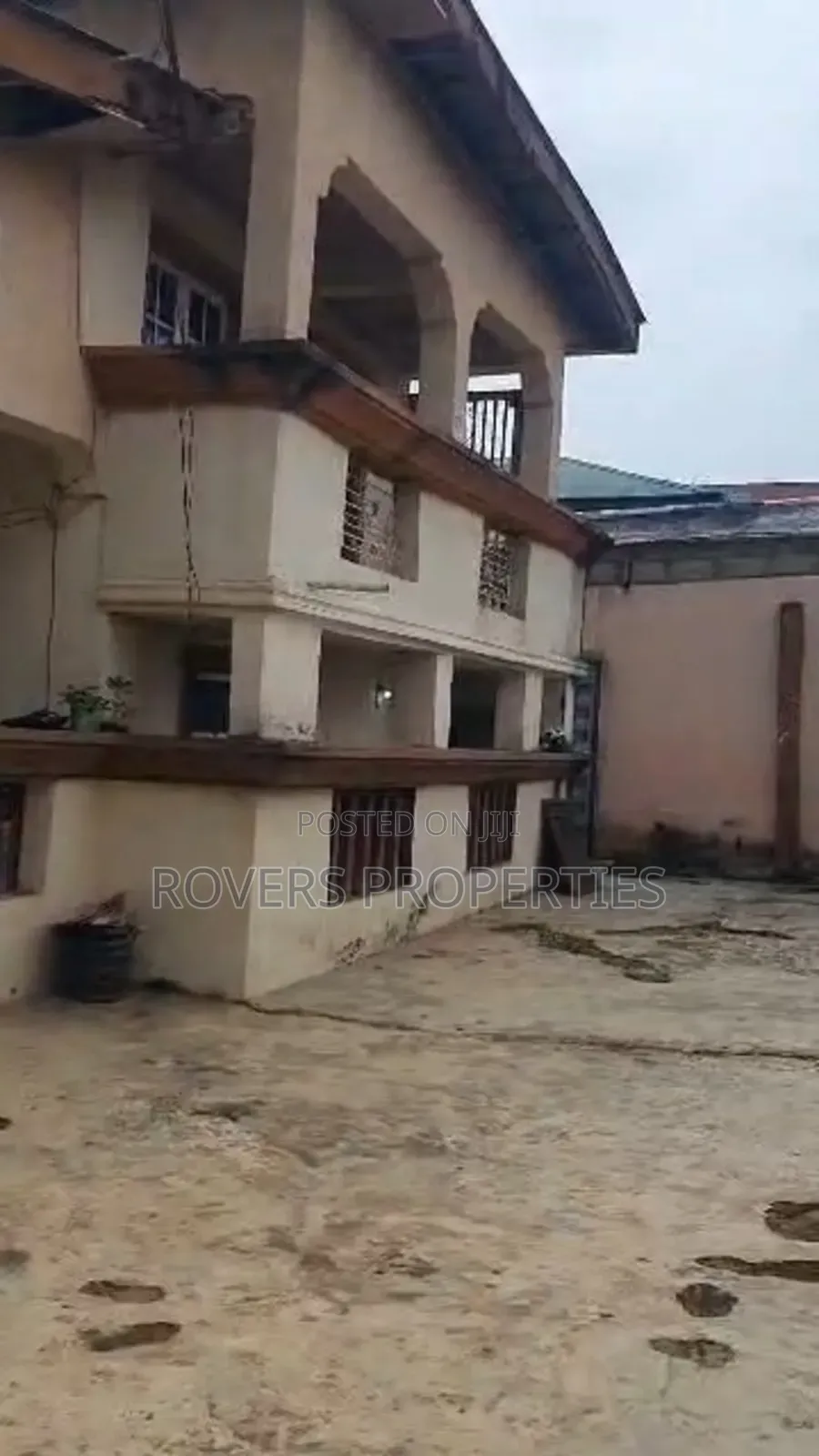Furnished 11bdrm House in Orilowo for sale in Orilowo