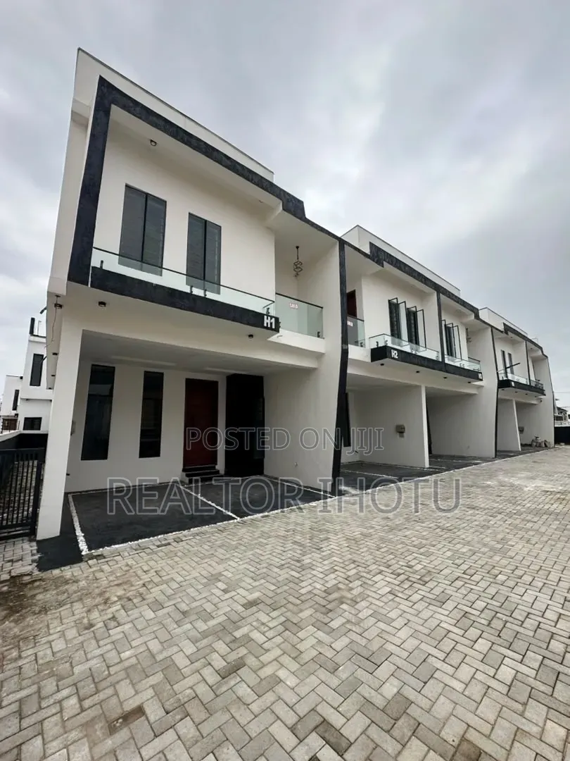 4bdrm Duplex in Ikota for sale in Ikota