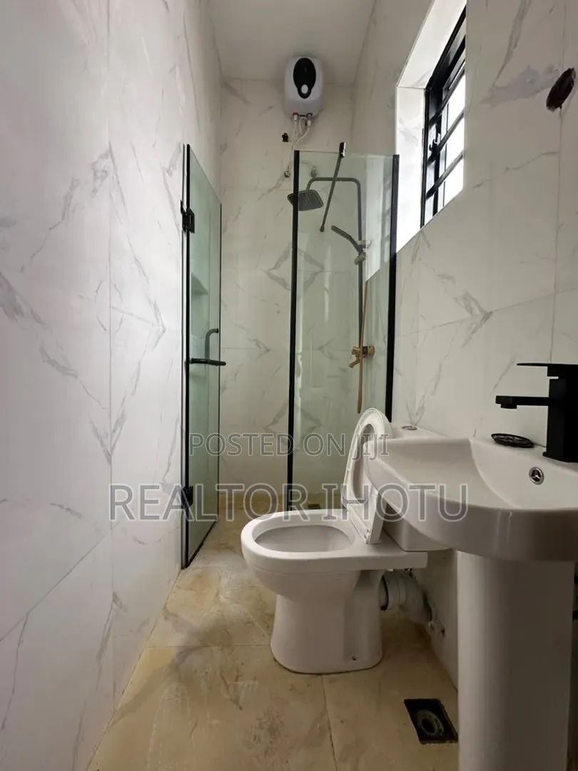 4bdrm Duplex in Ikota for sale in Ikota