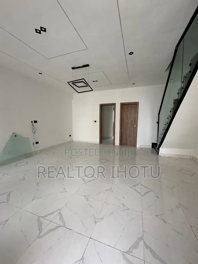 4bdrm Duplex in Ikota for sale in Ikota