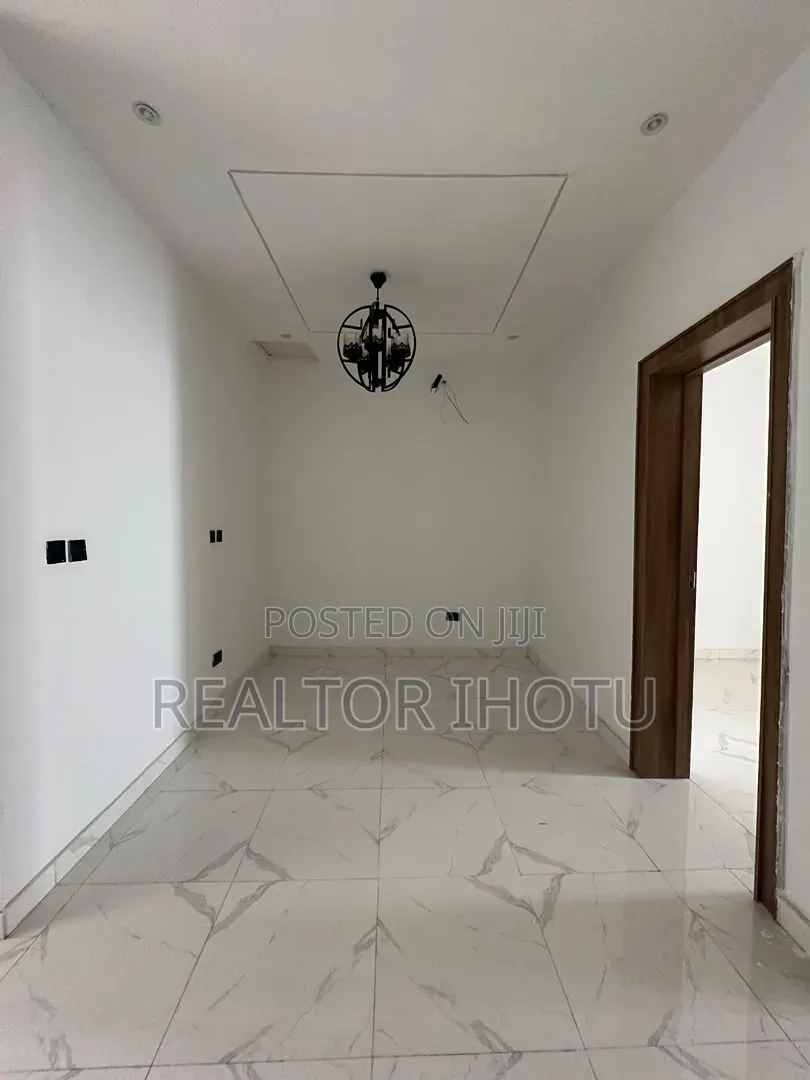 4bdrm Duplex in Ikota for sale in Ikota