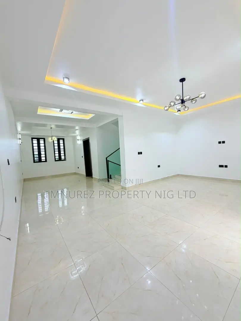 4bdrm Duplex in Surulere for sale in Surulere
