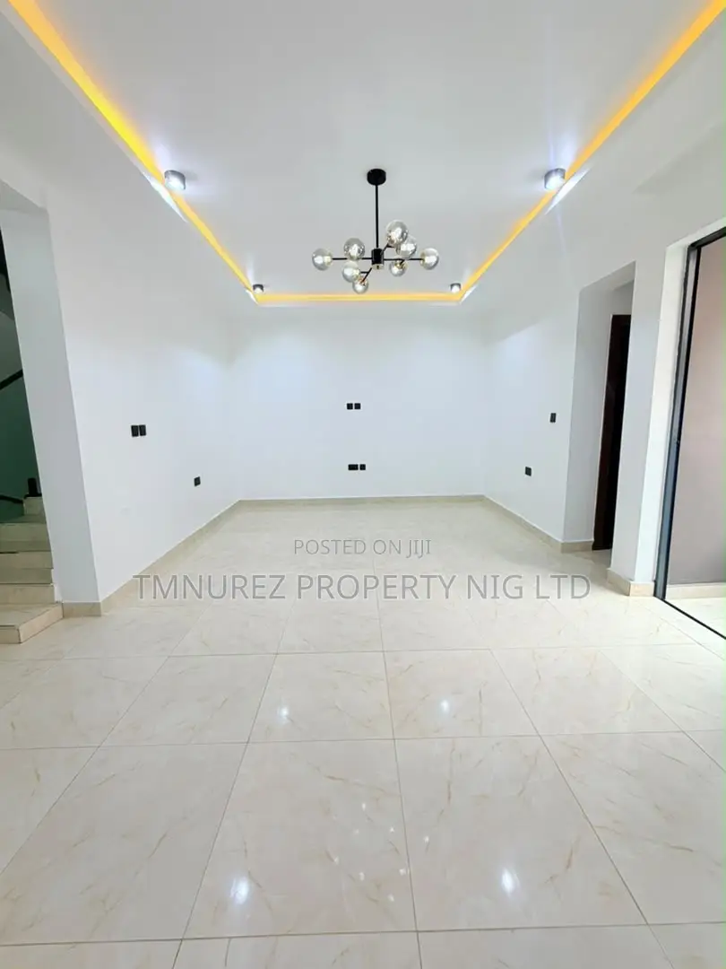 4bdrm Duplex in Surulere for sale in Surulere