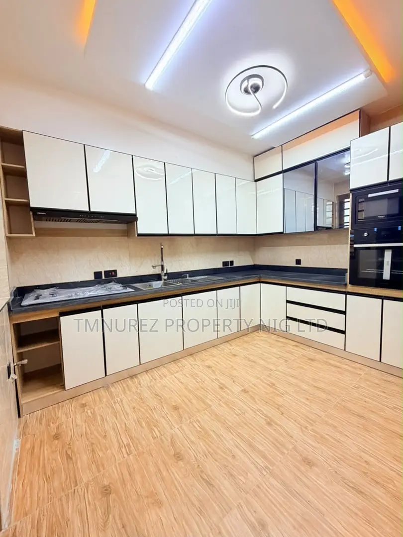4bdrm Duplex in Surulere for sale in Surulere