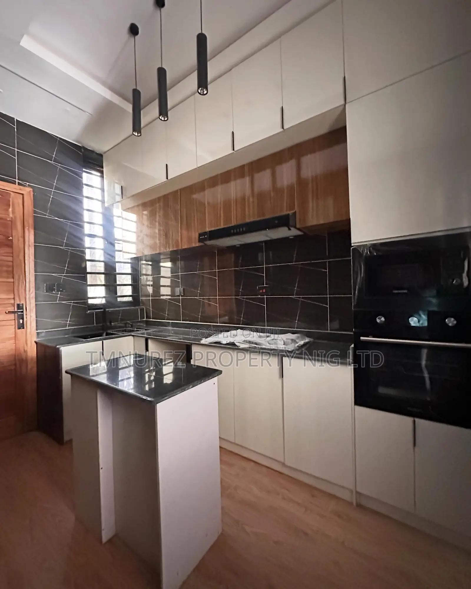 4bdrm Duplex in Ikota for rent in Ikota