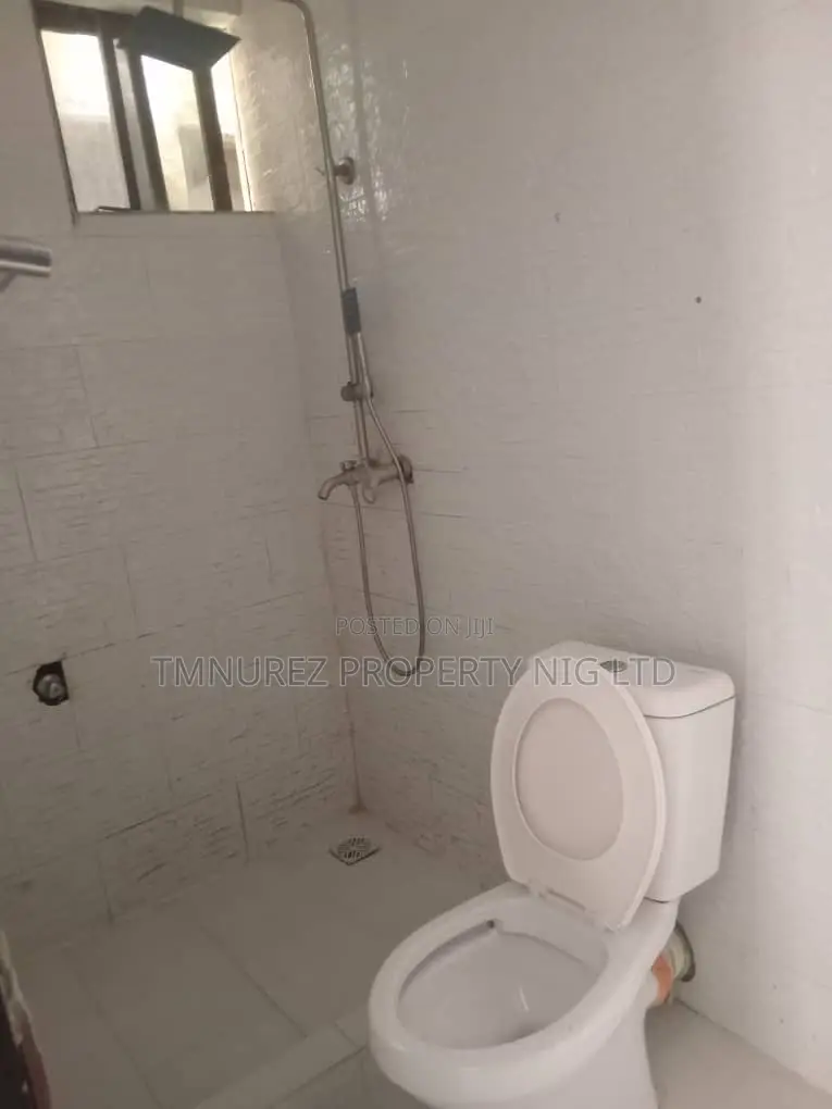 2bdrm Block of Flats in Chevron for sale in Chevron