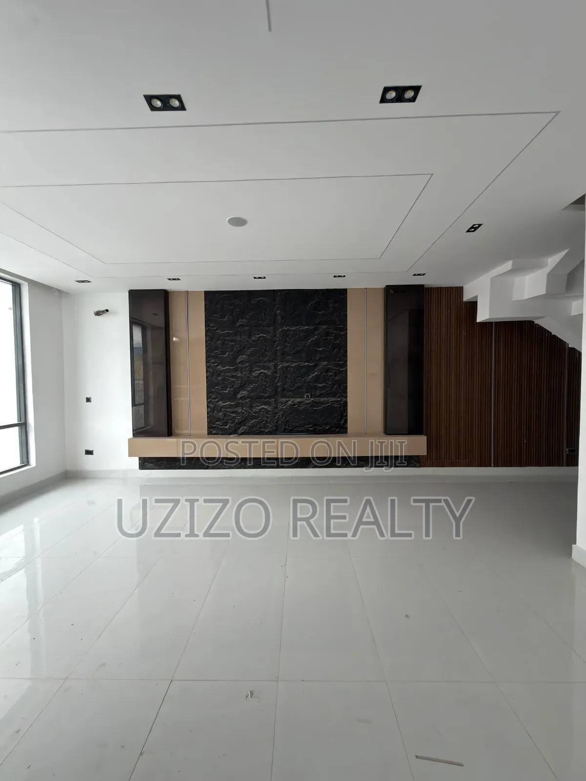4bdrm Duplex in Chevron for sale in Chevron