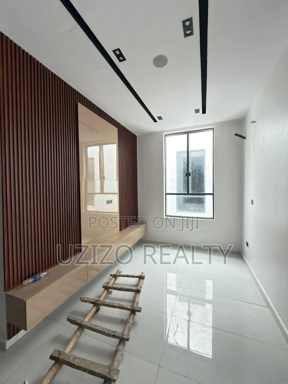 4bdrm Duplex in Chevron for sale in Chevron