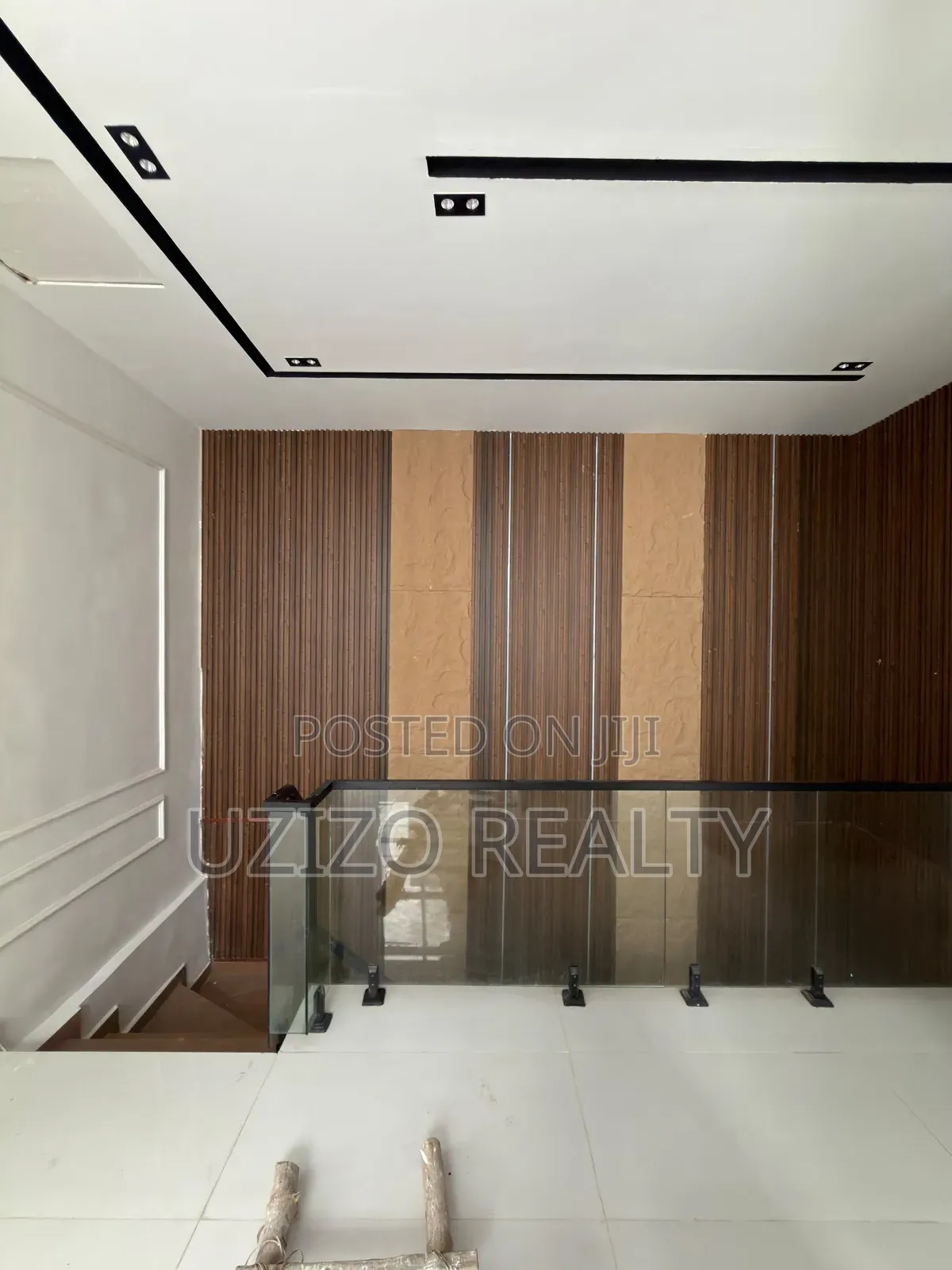 4bdrm Duplex in Chevron for sale in Chevron