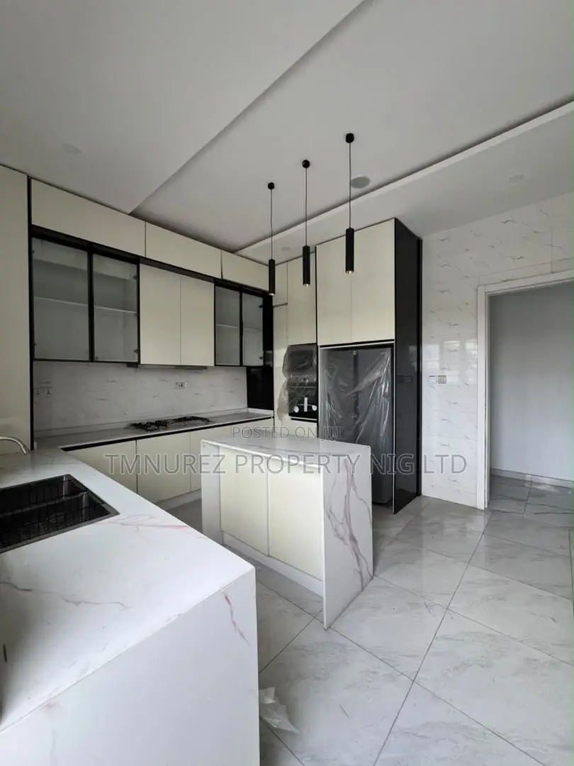 4bdrm Duplex in Chevron for rent in Chevron