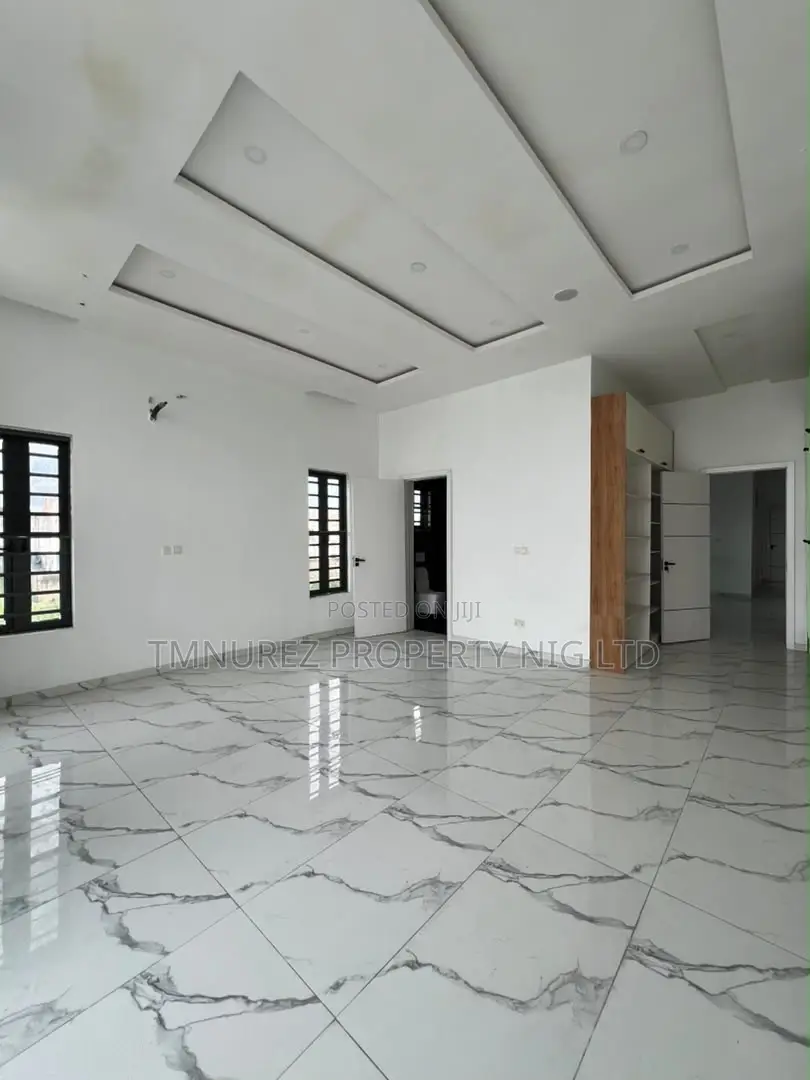 4bdrm Duplex in Chevron for rent in Chevron