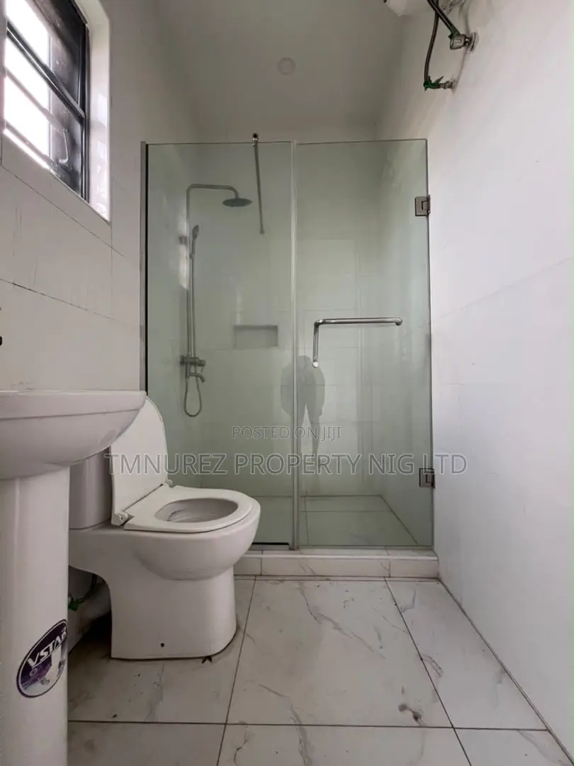 4bdrm Duplex in Chevron for rent in Chevron