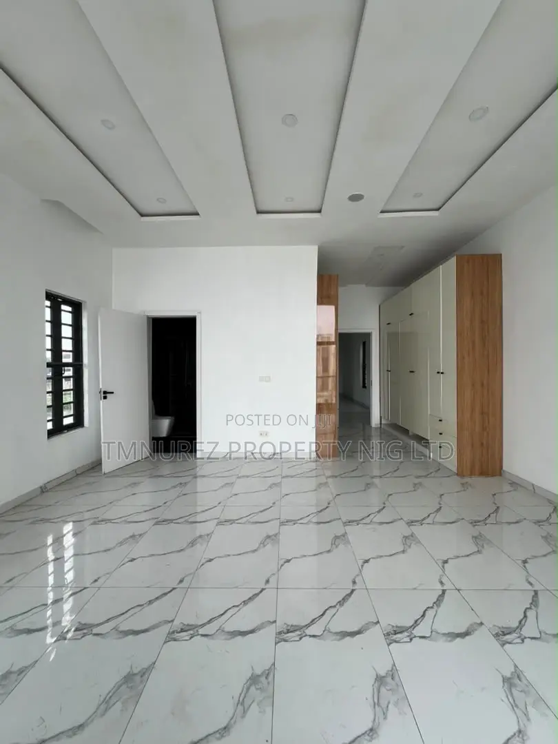 4bdrm Duplex in Chevron for rent in Chevron