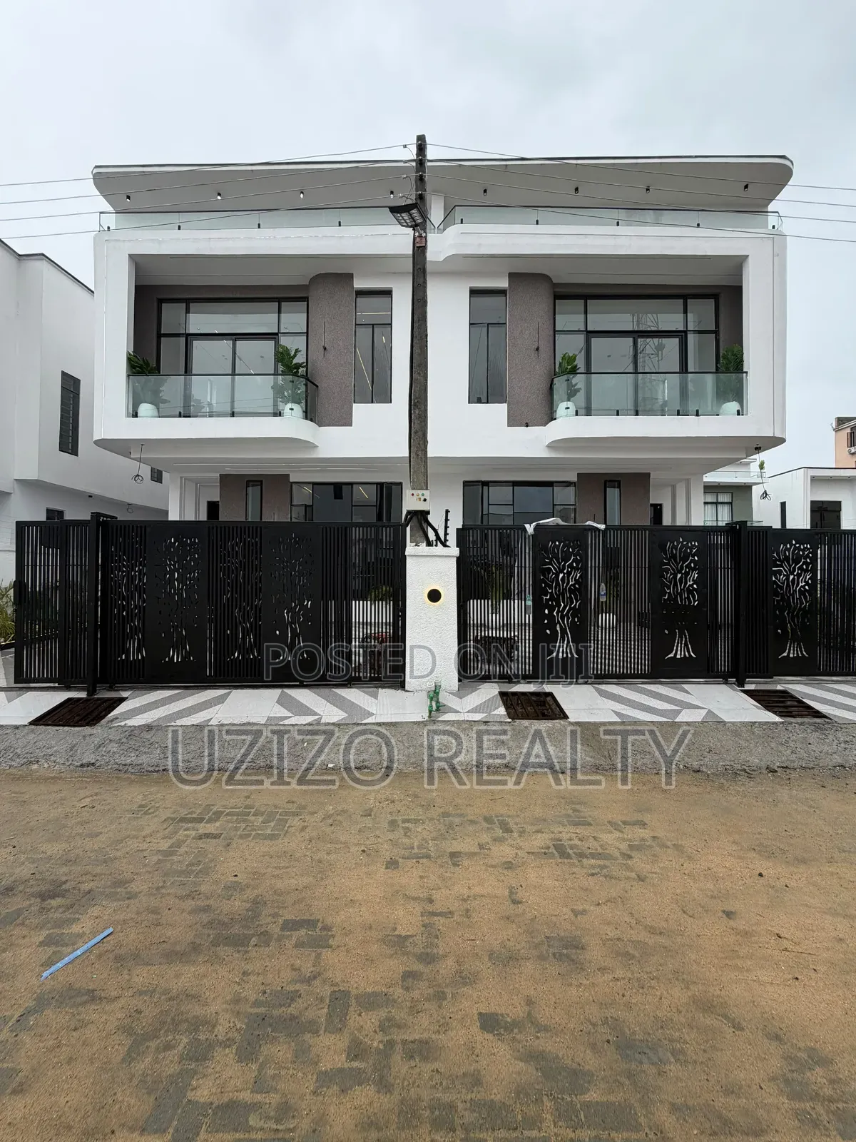 4bdrm Duplex in Ikota for sale in Ikota
