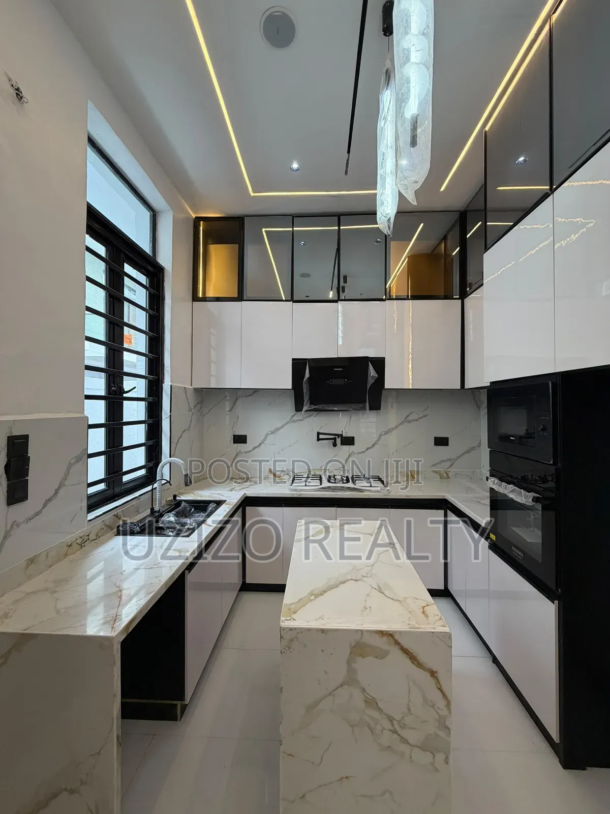 4bdrm Duplex in Ikota for sale in Ikota