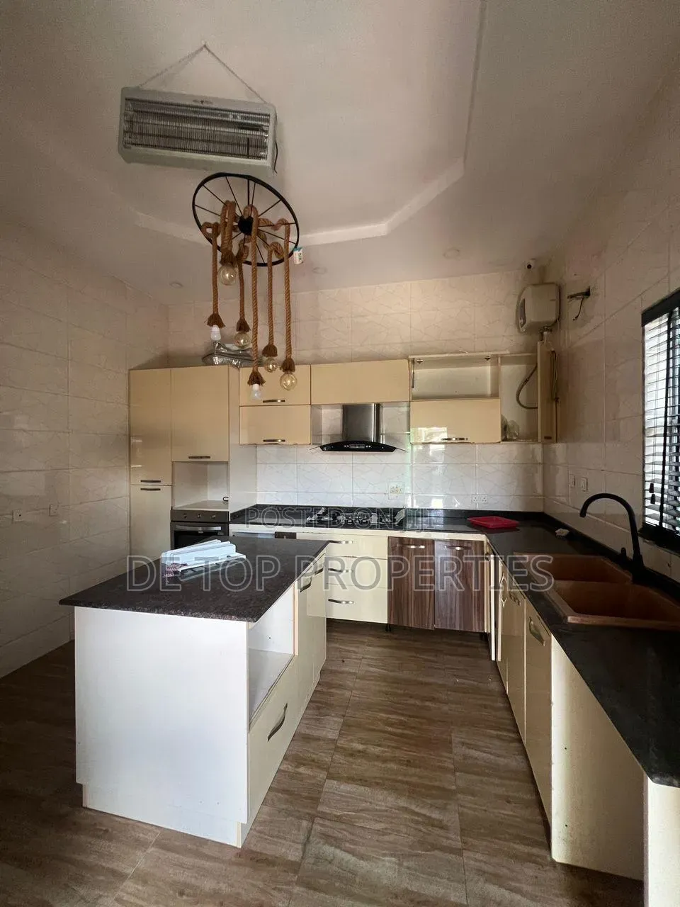 4bdrm Duplex in Osapa London, Lekki Phase 1 for rent in Lekki Phase 1