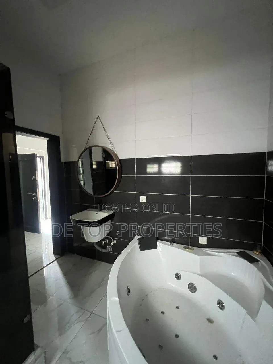 4bdrm Duplex in Osapa London, Lekki Phase 1 for rent in Lekki Phase 1