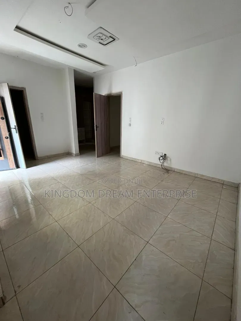 4bdrm Duplex in Harris Drive Vgc for rent in VGC / Ajah