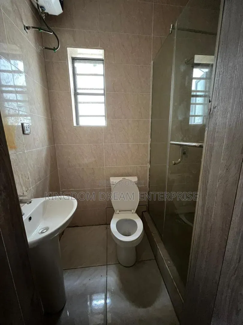 4bdrm Duplex in Harris Drive Vgc for rent in VGC / Ajah