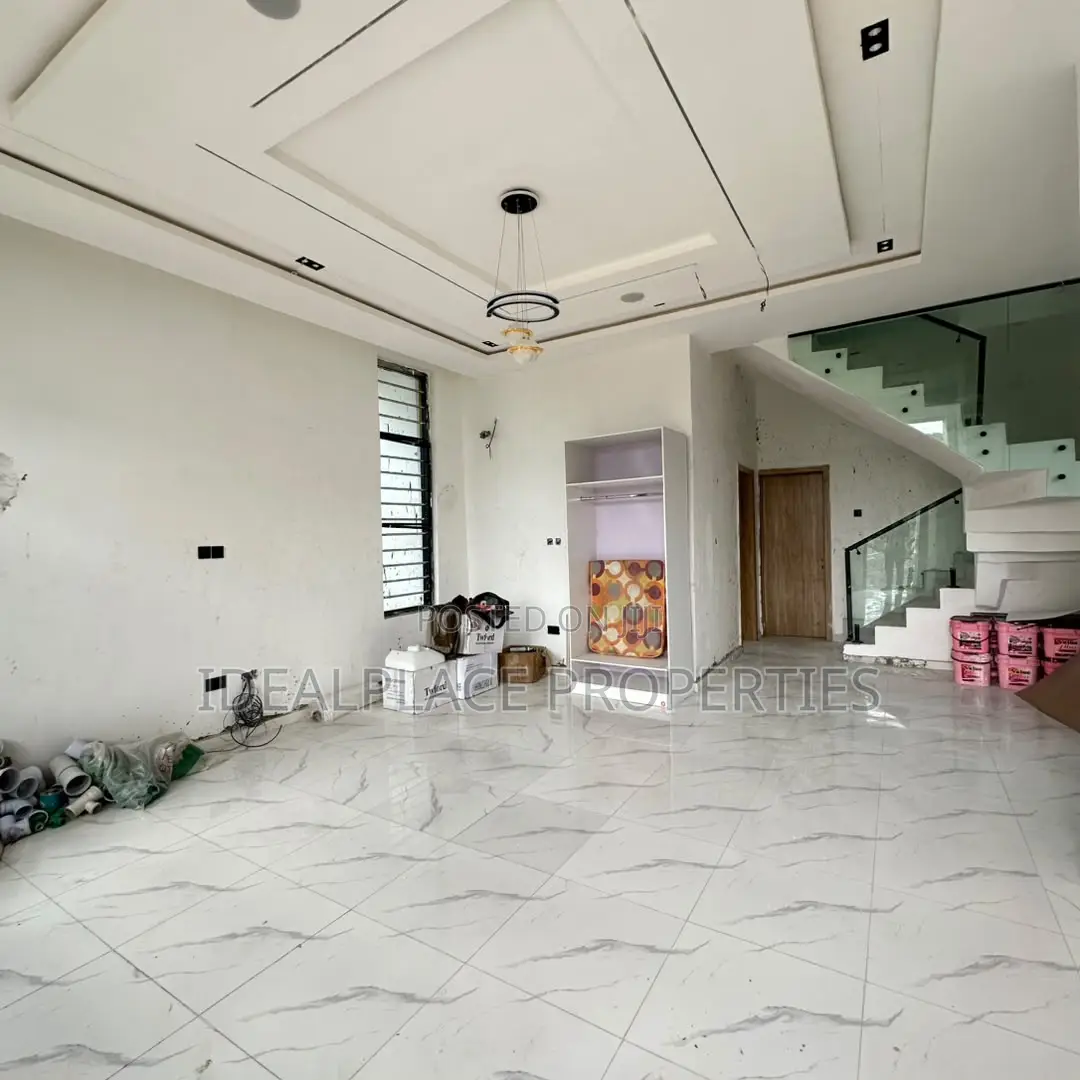 5bdrm Duplex in Sangotedo for sale in Sangotedo