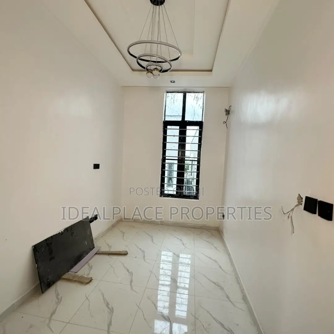 5bdrm Duplex in Sangotedo for sale in Sangotedo