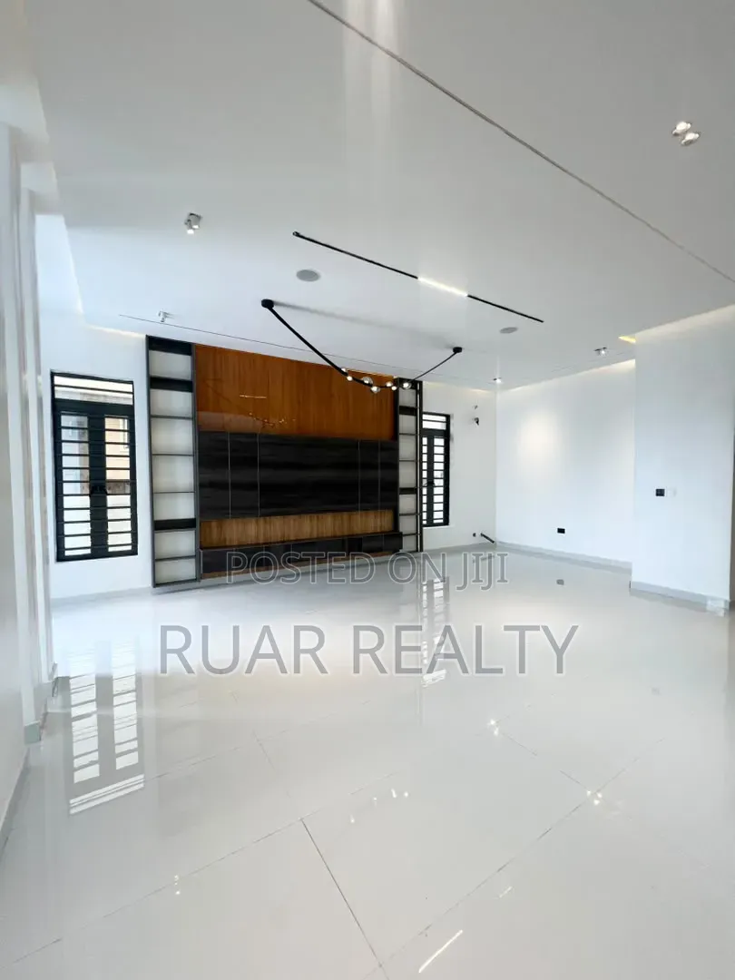 4bdrm Duplex in Off Lekki-Epe Expressway for sale in Off Lekki-Epe Expressway