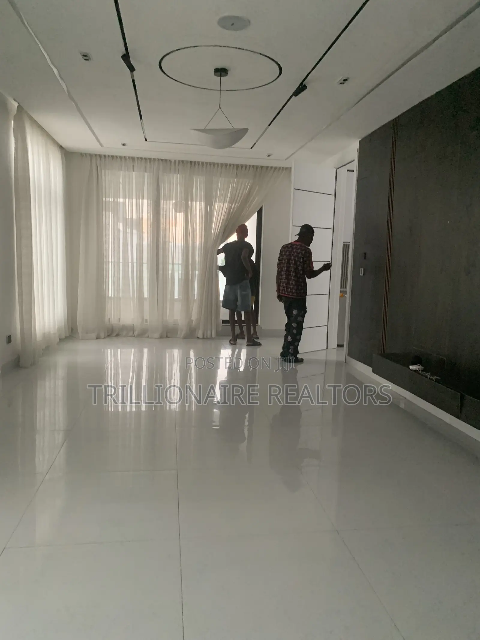 5bdrm Duplex in Chevron for sale in Chevron