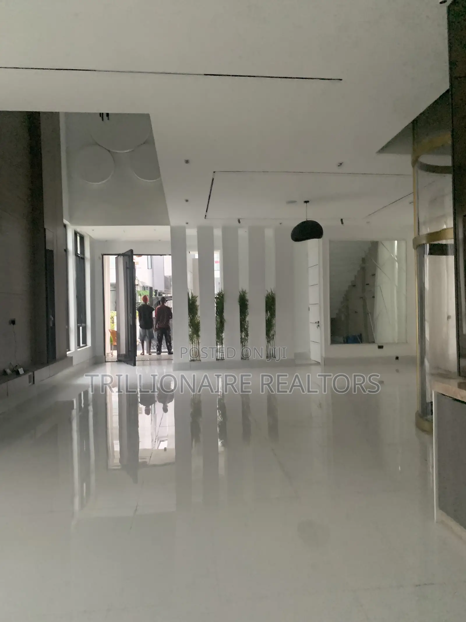 5bdrm Duplex in Chevron for sale in Chevron