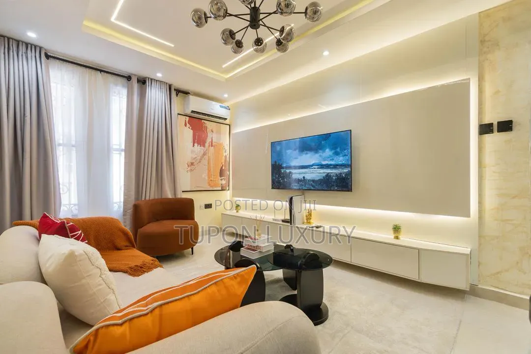 Luxury 1bedroom Apartment With Ps5 on Request in Lekki Phase 1