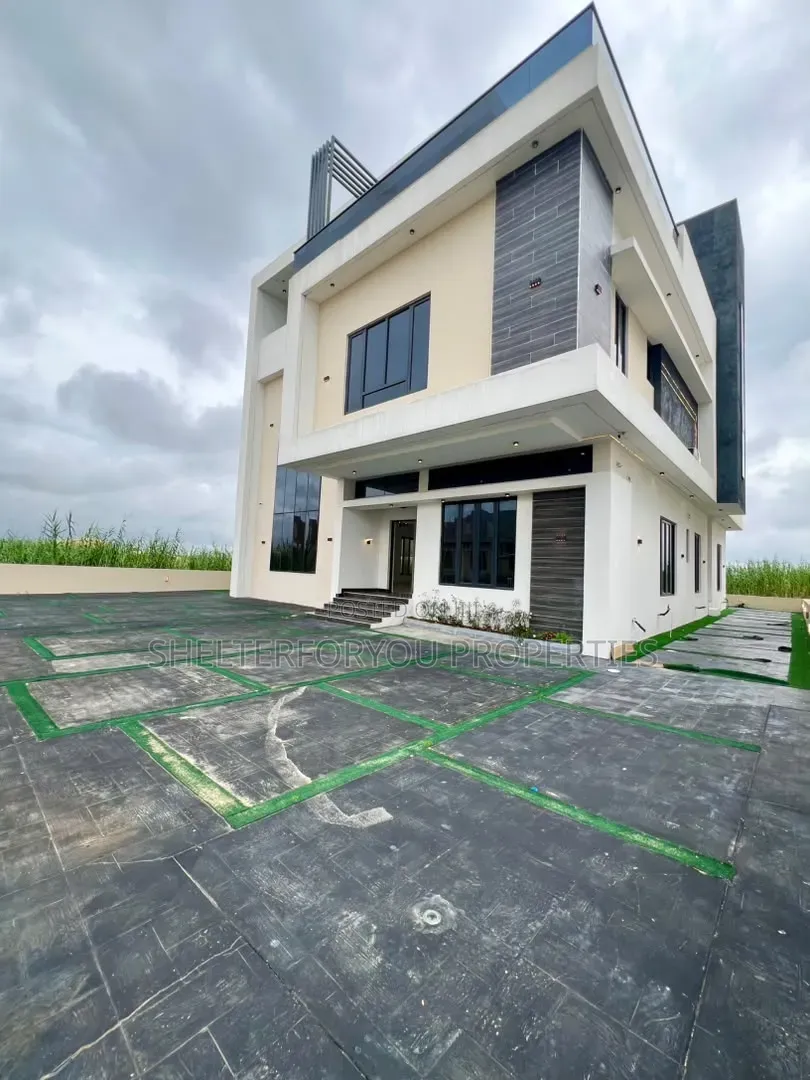 6bdrm Duplex in Chevron for sale in Chevron