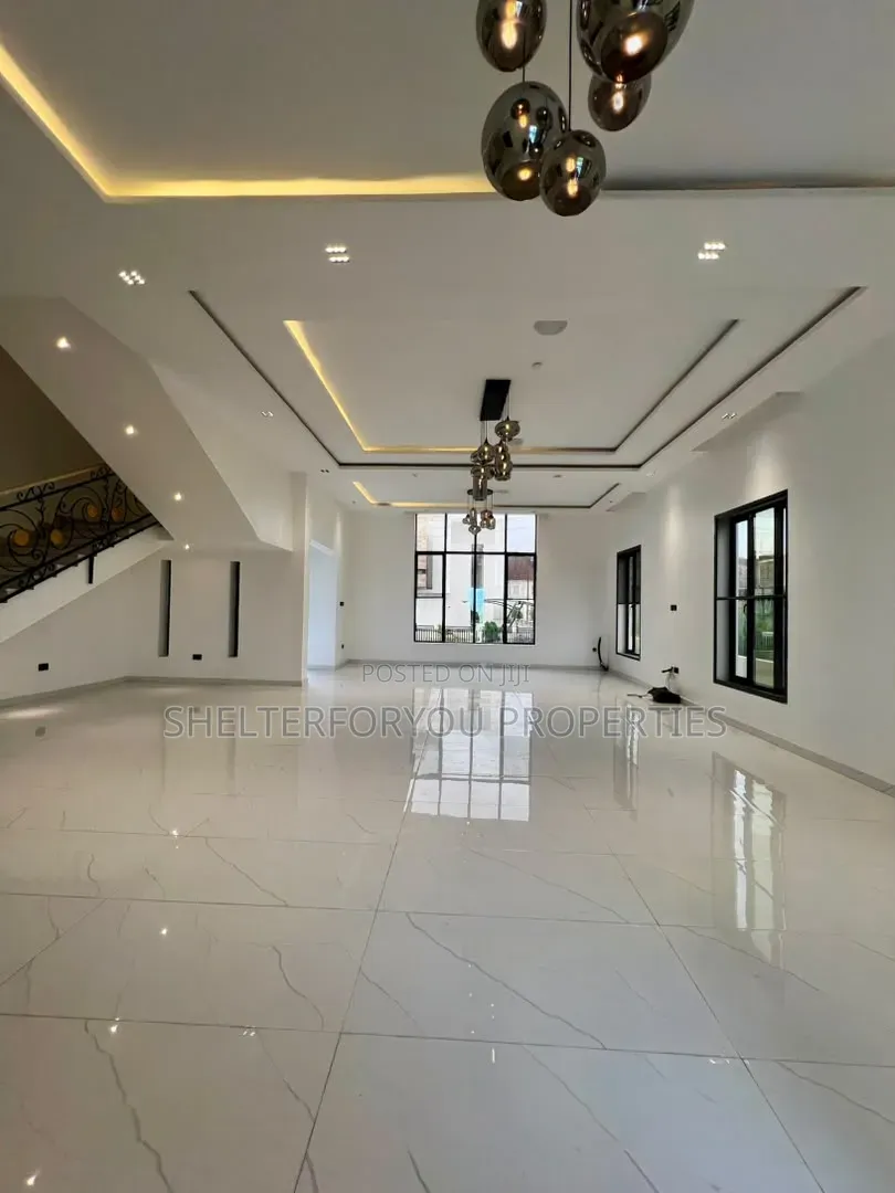 6bdrm Duplex in Chevron for sale in Chevron