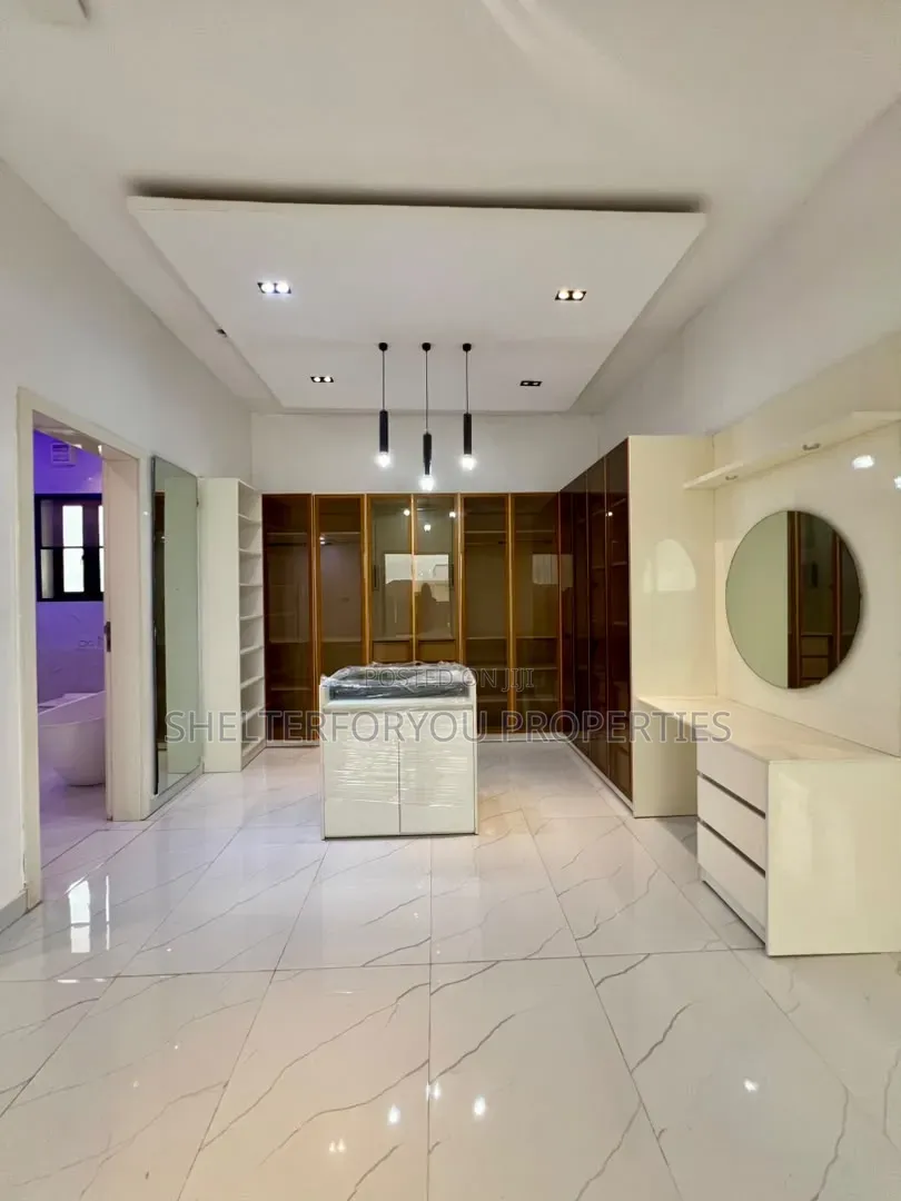 6bdrm Duplex in Chevron for sale in Chevron