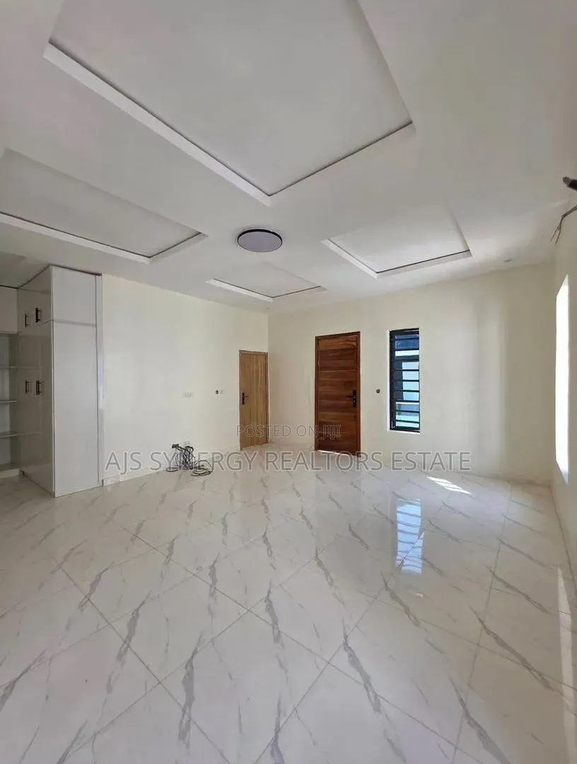 4bdrm Duplex in VGC / Ajah for sale in VGC / Ajah