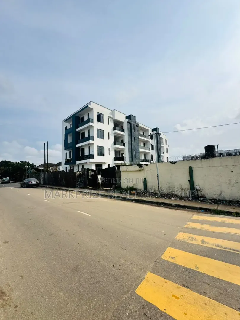 3bdrm Apartment in Ikeja Gra Lagos for sale in Ikeja GRA