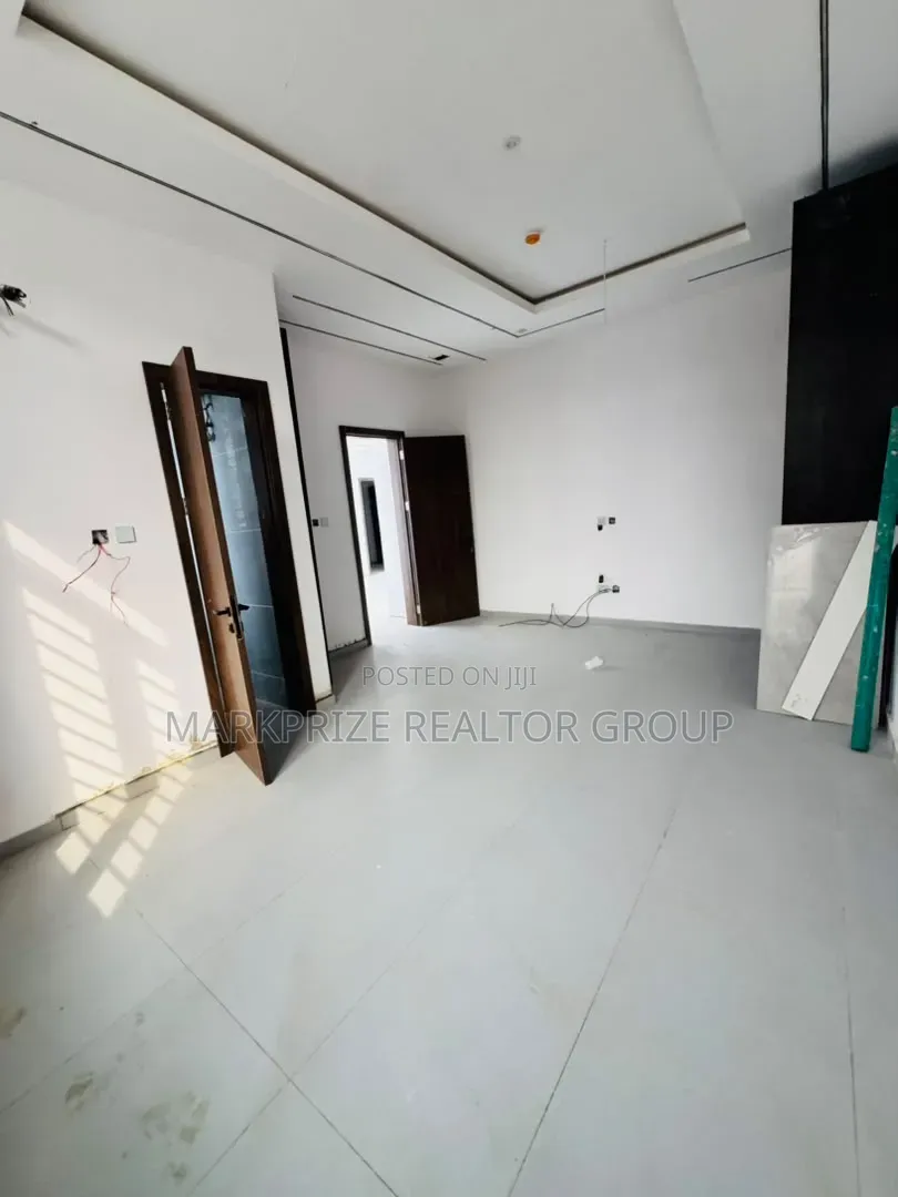 3bdrm Apartment in Ikeja Gra Lagos for sale in Ikeja GRA