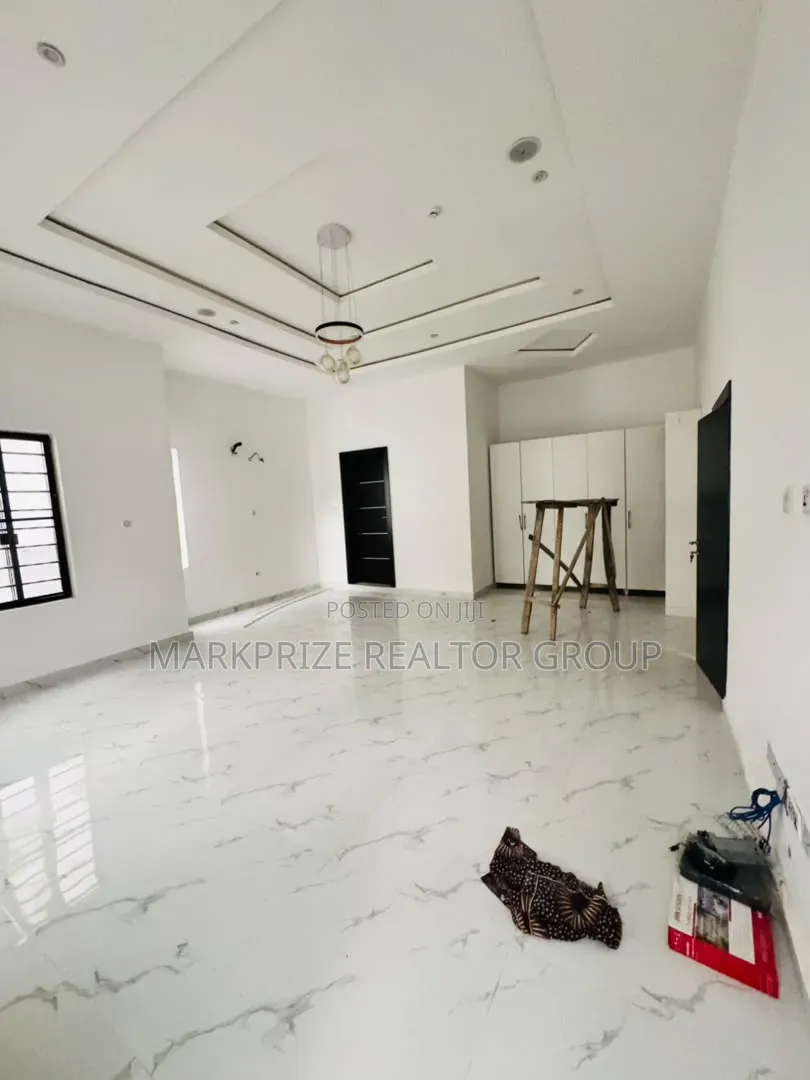 3bdrm Apartment in Ikeja Gra Lagos for sale in Ikeja GRA