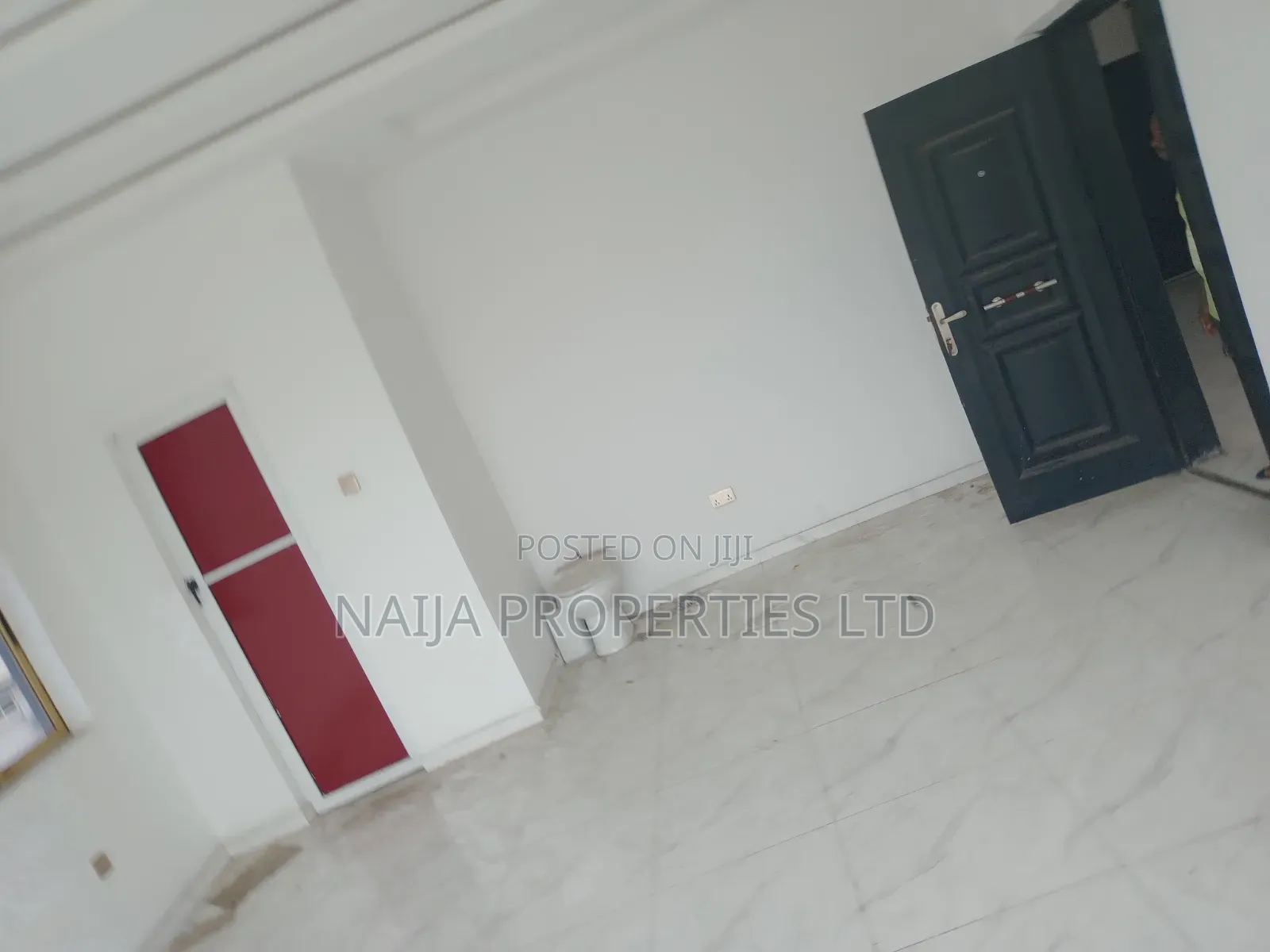 60sqm Office Space on 2nd Floor Directly on Express at Awoyaya for Rent in Awoyaya
