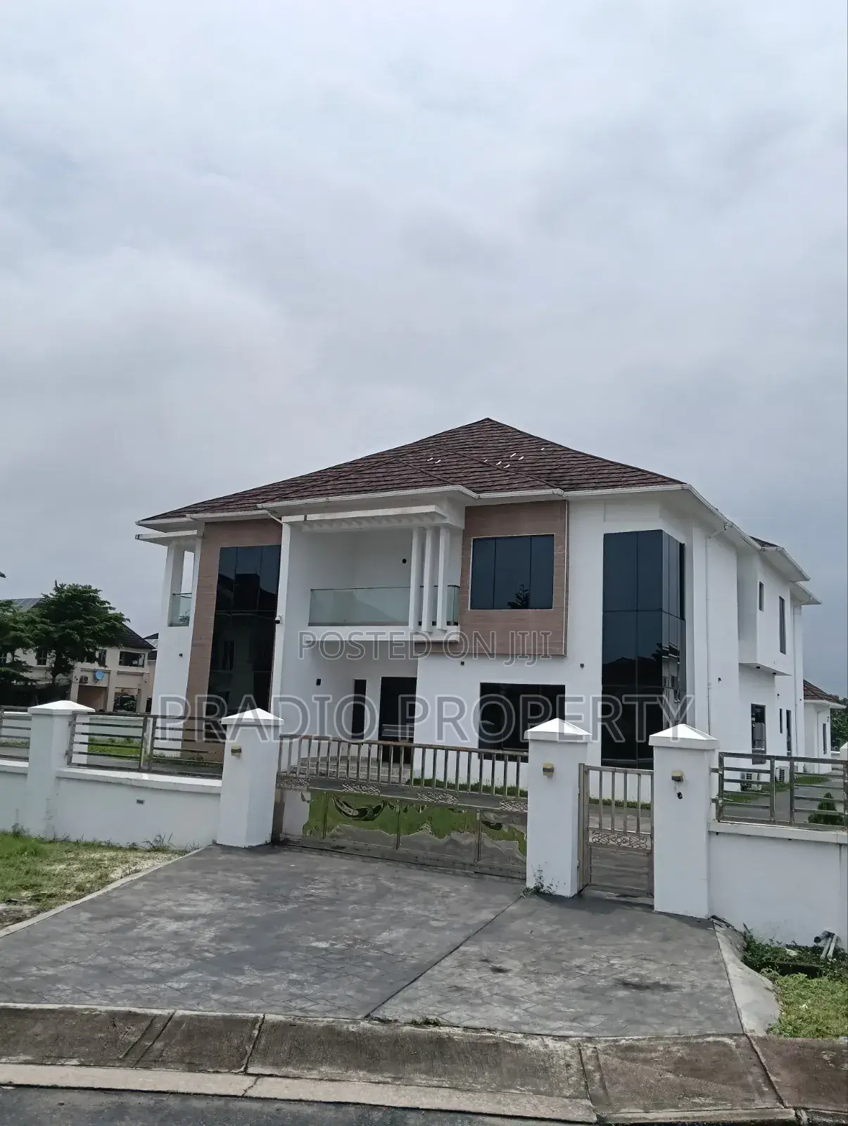5bdrm Duplex in Royal Garden Estate, Ajiwe for sale in Ajiwe