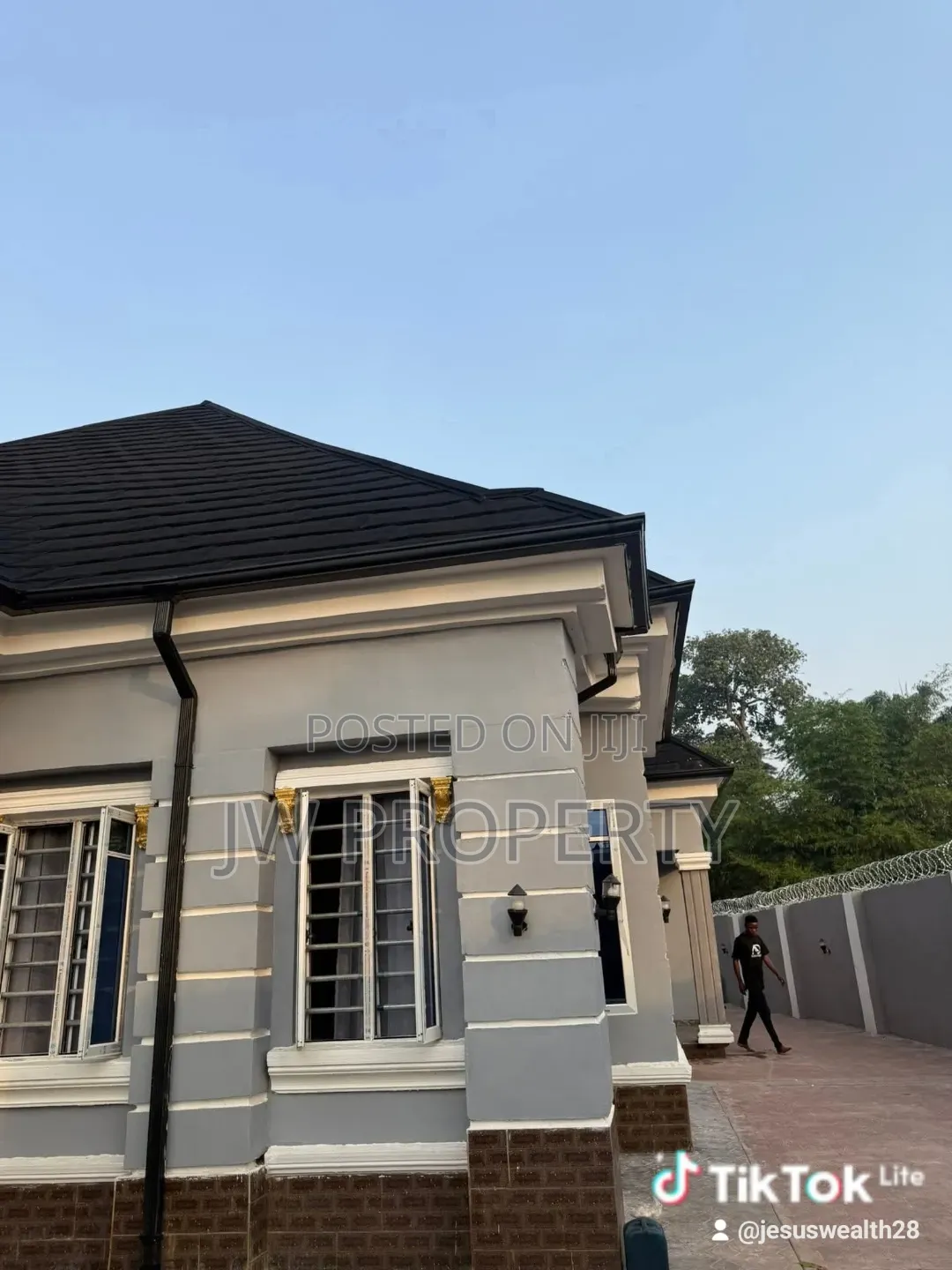 4bdrm Bungalow in Iyi Azi Land, Njikoka for sale in Njikoka