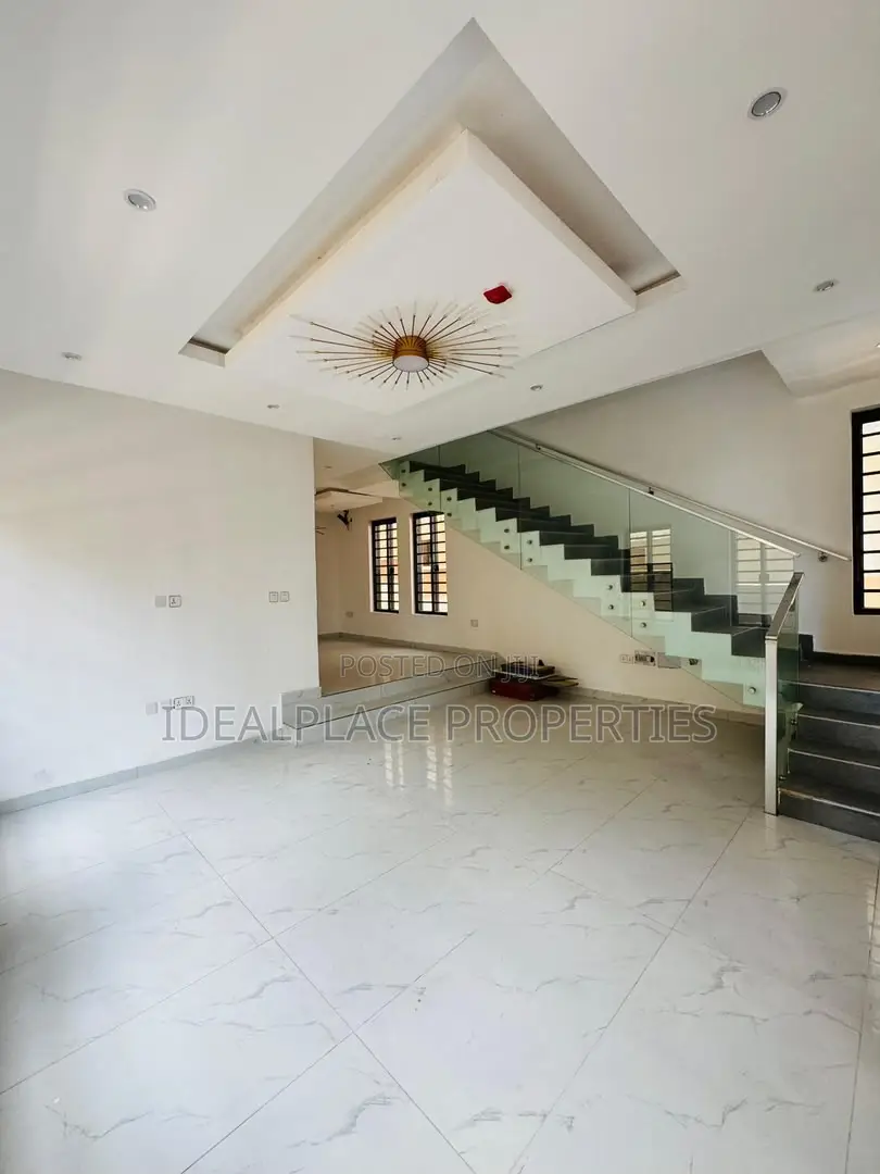 5bdrm Duplex in Omole Phase 1 for sale in Omole Phase 1