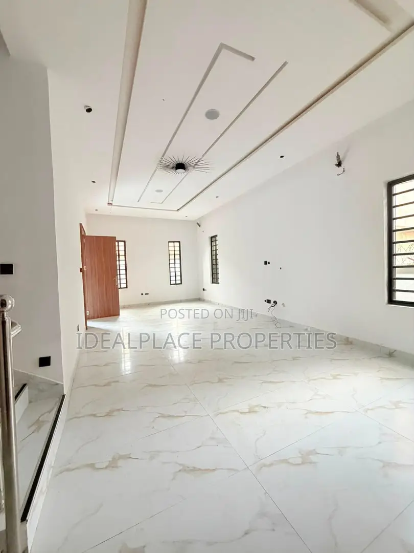 5bdrm Duplex in Omole Phase 2 for sale in Omole Phase 2