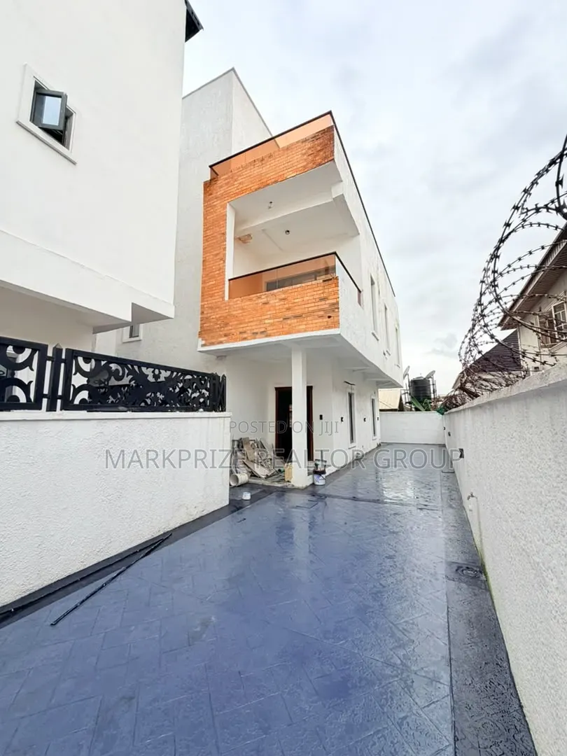5bdrm Duplex in Magodo Gra Phase 1 for sale in GRA Phase 1