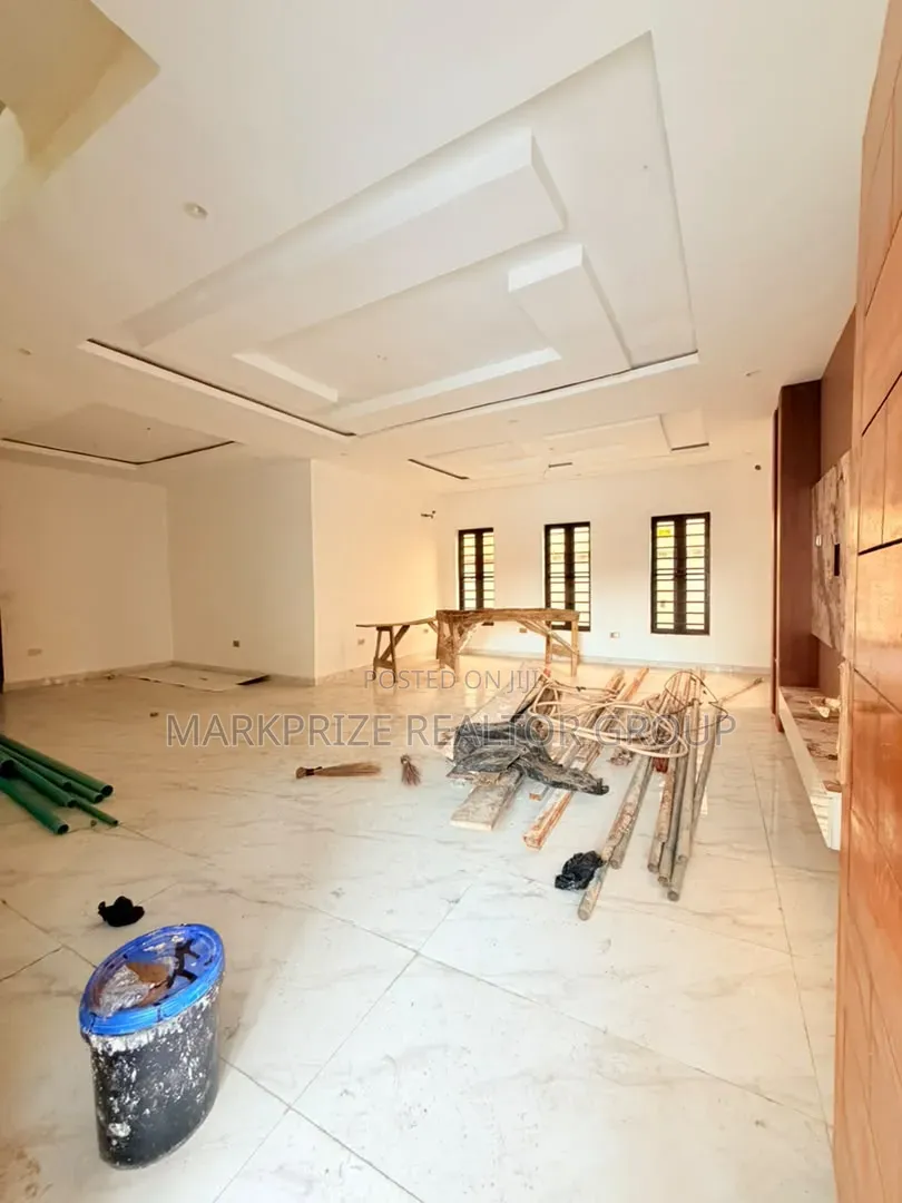5bdrm Duplex in Magodo Gra Phase 1 for sale in GRA Phase 1