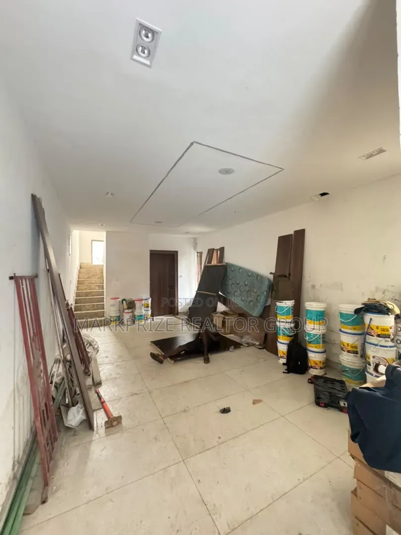 4bdrm Duplex in Adeniyi Jones Ikeja for sale in Adeniyi Jones