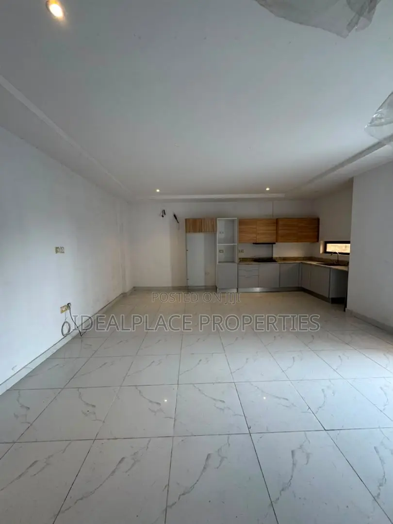 2bdrm Maisonette in Lekki Phase 1 for sale in Lekki Phase 1