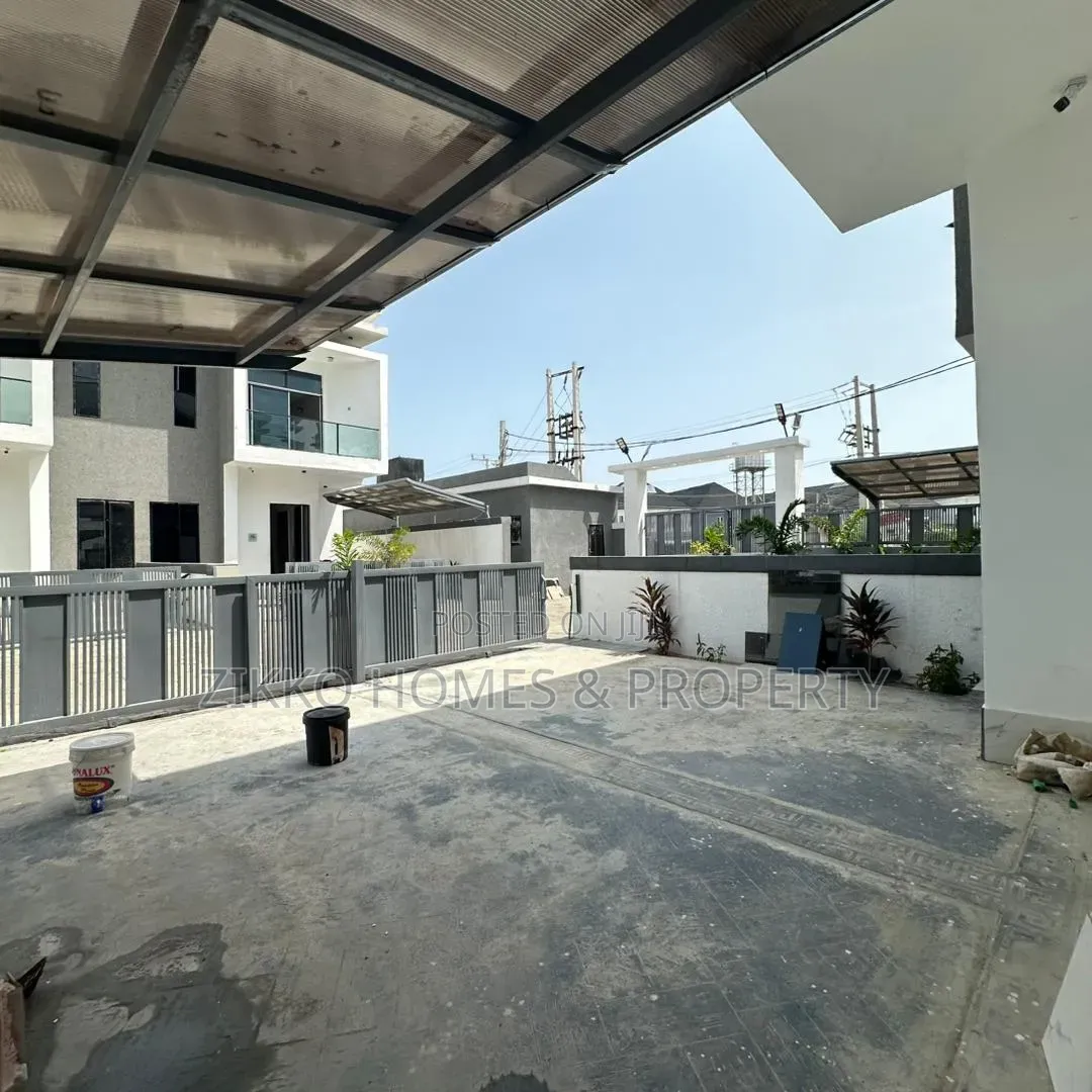 4bdrm Townhouse/Terrace in Oorchid Road, Chevron for sale in Chevron