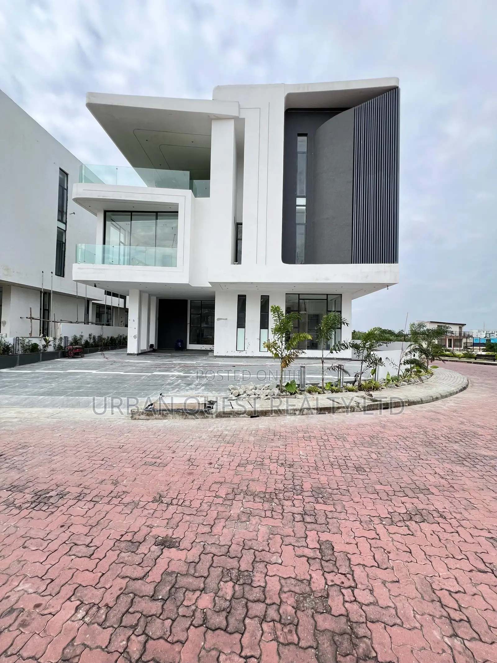 6bdrm Duplex in Osapa london for sale in Osapa london